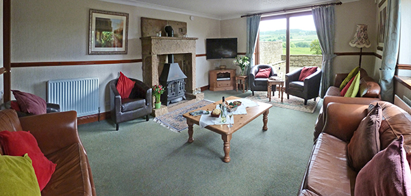 Ashwood Lodge's spacious living room provides the perfect area to relax with family and friends following a busy day exploring the local area. It comes with Sky Freesat TV, DVD player, CD player/stereo and coal effect gas fire.